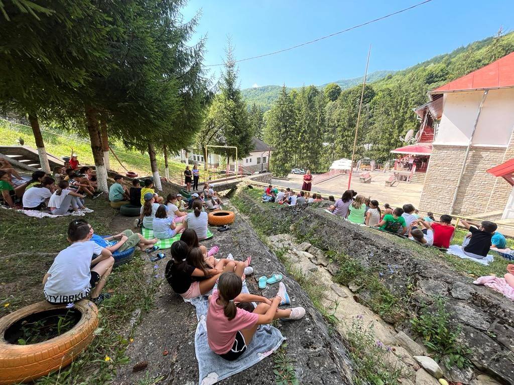 You are currently viewing Activitate de promovare a unui stil de viață sănătos, pentru elevii care își petrec vacanța, în Centrul de Agrement „Căprioara”