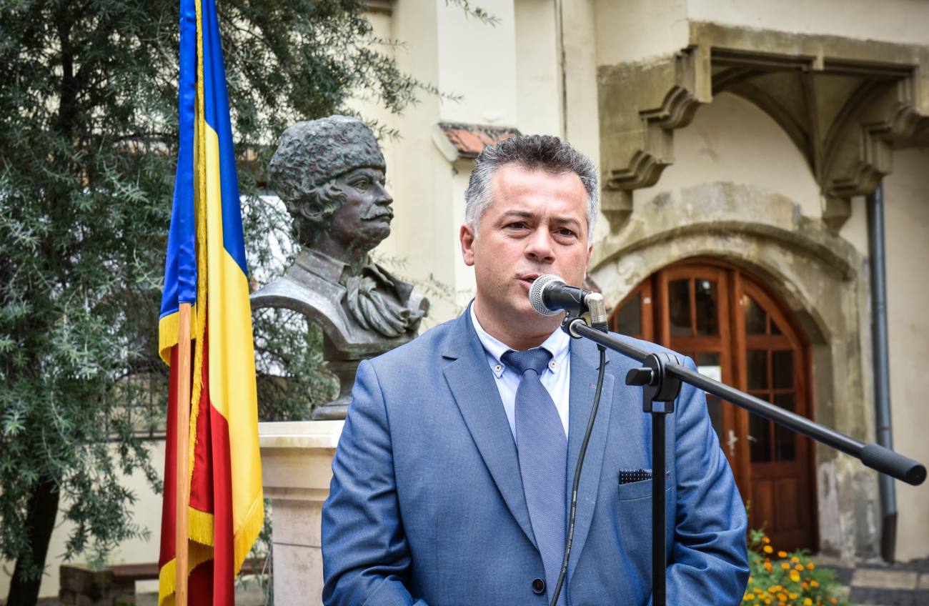 You are currently viewing Viceprimarul Sibiului, acuzat de fraudă cu fonduri europene, și-a dat demisia după o înțelegere cu procurorii europeni