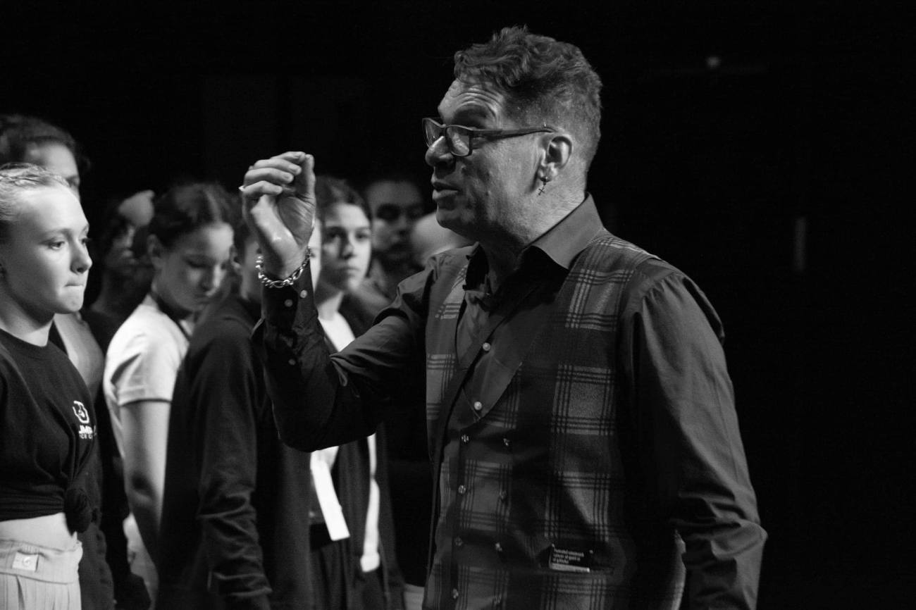 You are currently viewing Invitație la omagierea regretatului coregraf Hugo Wolff, din partea Teatrului „Tony Bulandra”, din Târgoviște