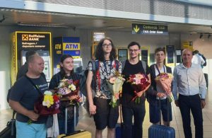 Read more about the article Noi olimpici întâmpinați la aeroport de secretarul de stat, Sorin Ion