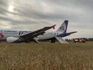 Read more about the article Aterizare de urgenţă a unui Airbus A320 rusesc, în urma unui incident tehnic