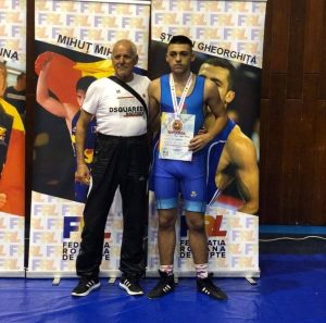 Read more about the article Pe podium la Târgu Mureș! Un luptător de la CS Târgoviște a cucerit bronzul la Campionatul Național