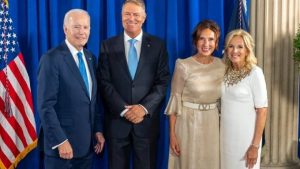 Read more about the article Klaus Iohannis şi soţia sa, Carmen, la recepţia oferită de preşedintele Joe Biden şi de Prima Doamnă