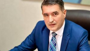 Read more about the article Florin Lixandru: Este un abuz dacă școala cere părintelui deschiderea unui cont la o anumită bancă pentru a primi banii de burse