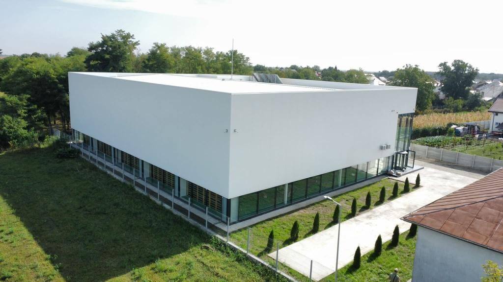 You are currently viewing La finalul acestei săptămâni, va avea loc inaugurarea sălii de sport școlare din Dărmănești