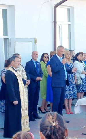 Read more about the article Secretarul de stat, Sorin Ion, și vicepreședintele Senatului, Virgil Guran, prezenți, astăzi la deschiderea anului școlar, la Dărmănești