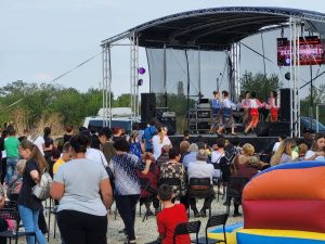 Read more about the article Comunitatea din Finta s-a adunat, în zi de sărbătoare