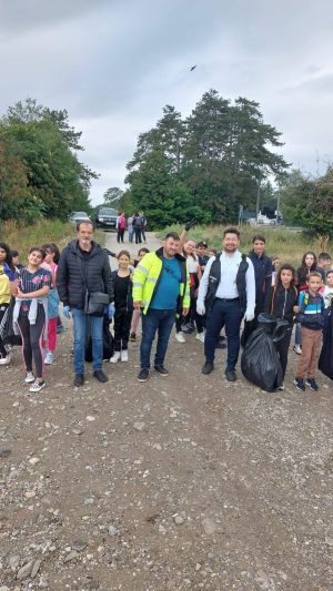 Read more about the article Garda de Mediu Dâmbovița s-a alăturat voluntarilor care au participat, astăzi, la „Let’s Do It, Romania!”