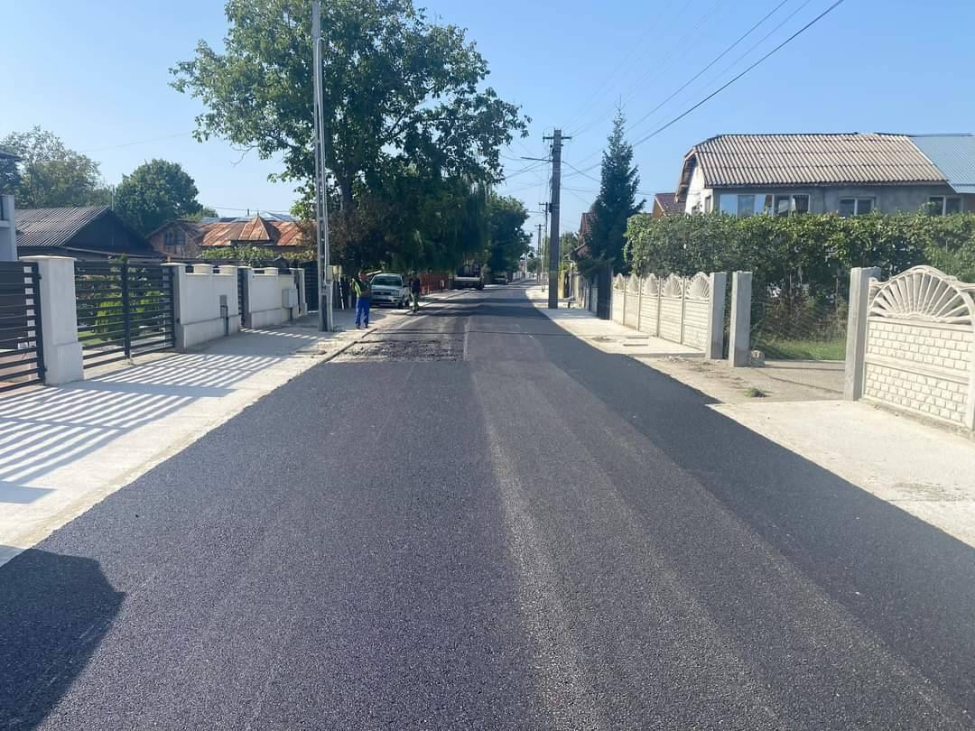 Continuă lucrările la infrastructura rutieră din comuna Răzvad