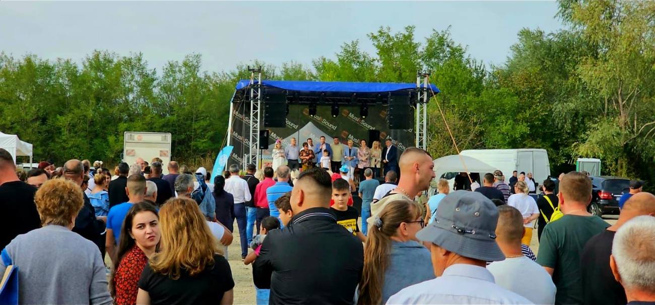 You are currently viewing Sărbătoare, ieri, la Vlădeni, de Zilele Comunei