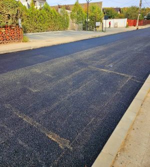 Read more about the article Continuă lucrările de modernizare a infratsructurii rutiere din Moreni