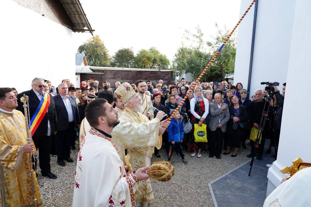You are currently viewing VIDEO – ÎN ARHIEPISCOPIA TÂRGOVIȘTEI A FOST TÂRNOSITĂ NOUA BISERICĂ A PAROHIEI SĂCUIENI COMUNA GURA OCNIȚEI