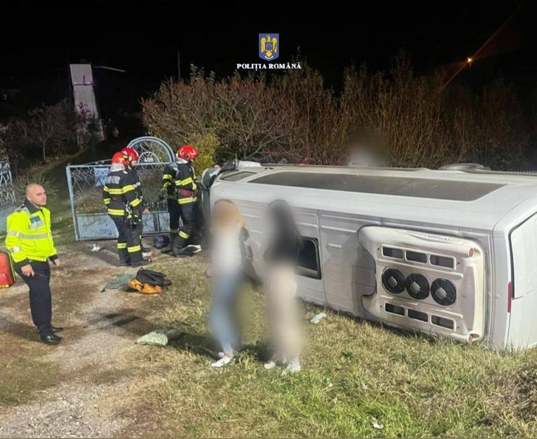 You are currently viewing Accident la Valea Lungă! Un microbuz plin cu pasageri, a intrat într-un șanț!