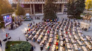 Read more about the article Piața Mihai Viteazul va găzdui și anul acesta, de Ziua Educației, „Marea Dictare”