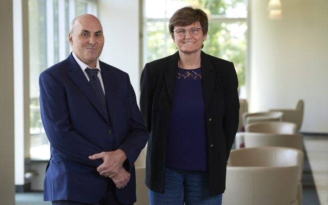 You are currently viewing Cercetătorii Katalin Kariko și Drew Weissman au primit Premiul Nobel pentru Medicină