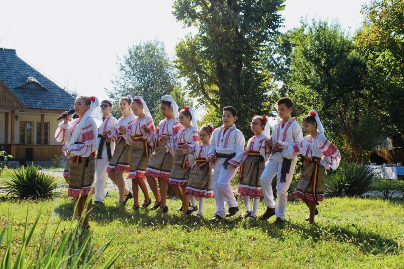 You are currently viewing Seniorii au fost, sărbătoriți, ieri, în județul Dâmbovița