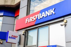 Read more about the article Italienii de la Intesa Sanpaolo cumpără First Bank România