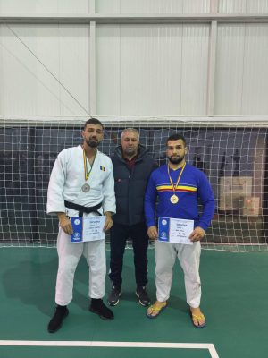 Read more about the article Medalii de aur și argint obținute de sportivii de la CSM Târgoviște la Campionatul Național de judo pentru veterani