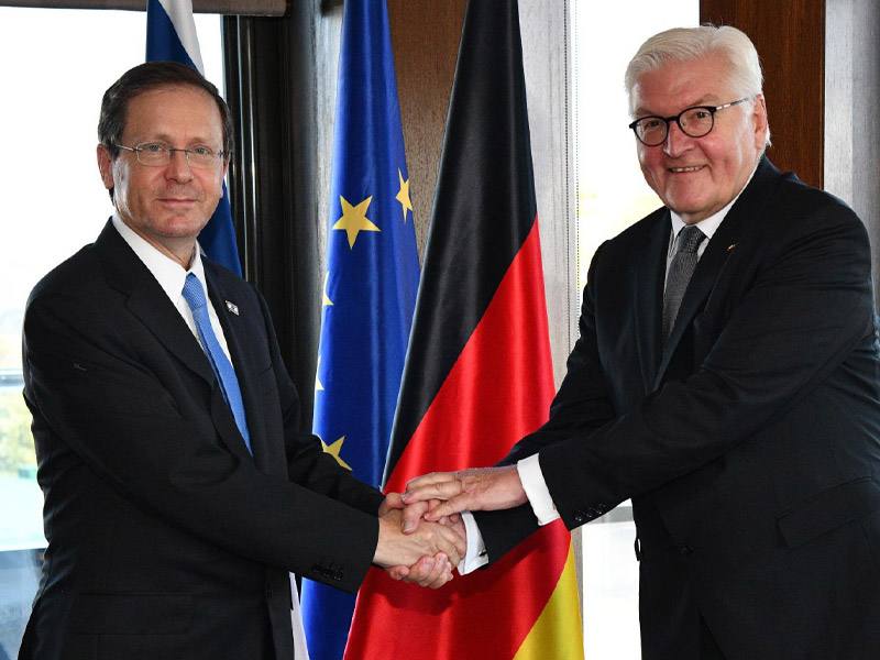 You are currently viewing Președintele Germaniei a ajuns în Israel pentru discuții cu Isaac Herzog
