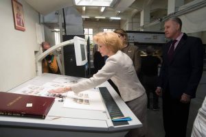 Read more about the article Vizită regală la Compania Romfilatelia S.A.