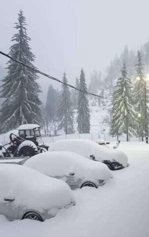 Read more about the article Zăpada a pus stăpânire pe zonele montane ale țării