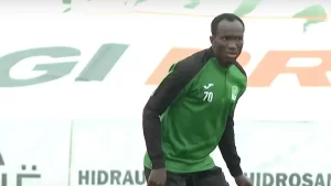 Read more about the article Atacantul ghanez Raphael Dwamena a murit în timpul unui meci din prima ligă albaneză
