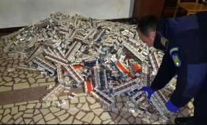 Read more about the article Aproximativ 4.000 pachete de țigări de contrabandă, descoperite ascunse într-o autoutilitară la P.T.F. Nădlac II
