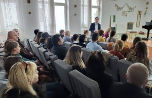 Read more about the article Reuniune pentru semnarea contractului de finanțare a mobilităților individuale Erasmus pentru elevi, la Liceul de Arte – Târgoviște