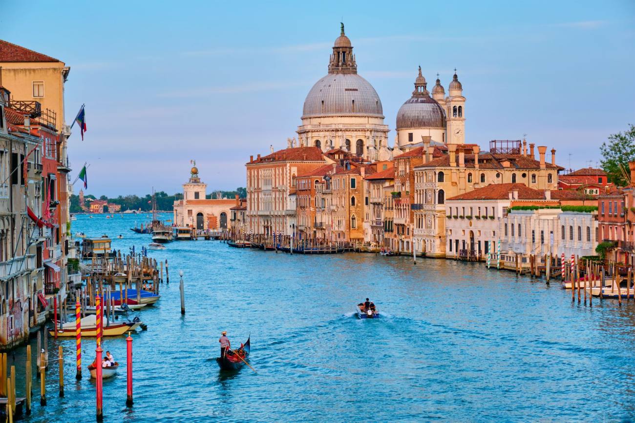 You are currently viewing Veneția reintroduce taxa pentru turiști și în 2026