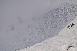 Read more about the article Risc însemnat de avalanșe, în Bucegi