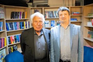Read more about the article Ioan Holender, cel mai longeviv director al Operei de Stat din Viena, vine, astăzi, la microfonul Avangardei