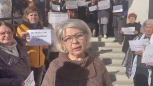 Read more about the article Salariații Casei de Pensii Dâmbovița protestează de 11 zile. Dacă revendicările nu le sunt ascultate sunt dispuși chiar și la grevă generală