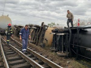 Read more about the article Două vagoane ale unui tren privat încărcat cu motorină au deraiat și alte două s-au răsturnat, la Arad