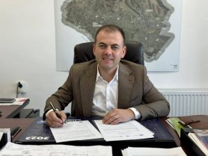 Read more about the article A fost semnat contractul de finanțare pentru proiectul „Construire Centru de zi de Asistenta si Recuperare Pentru Persoane Vârstnice”, din Răzvad