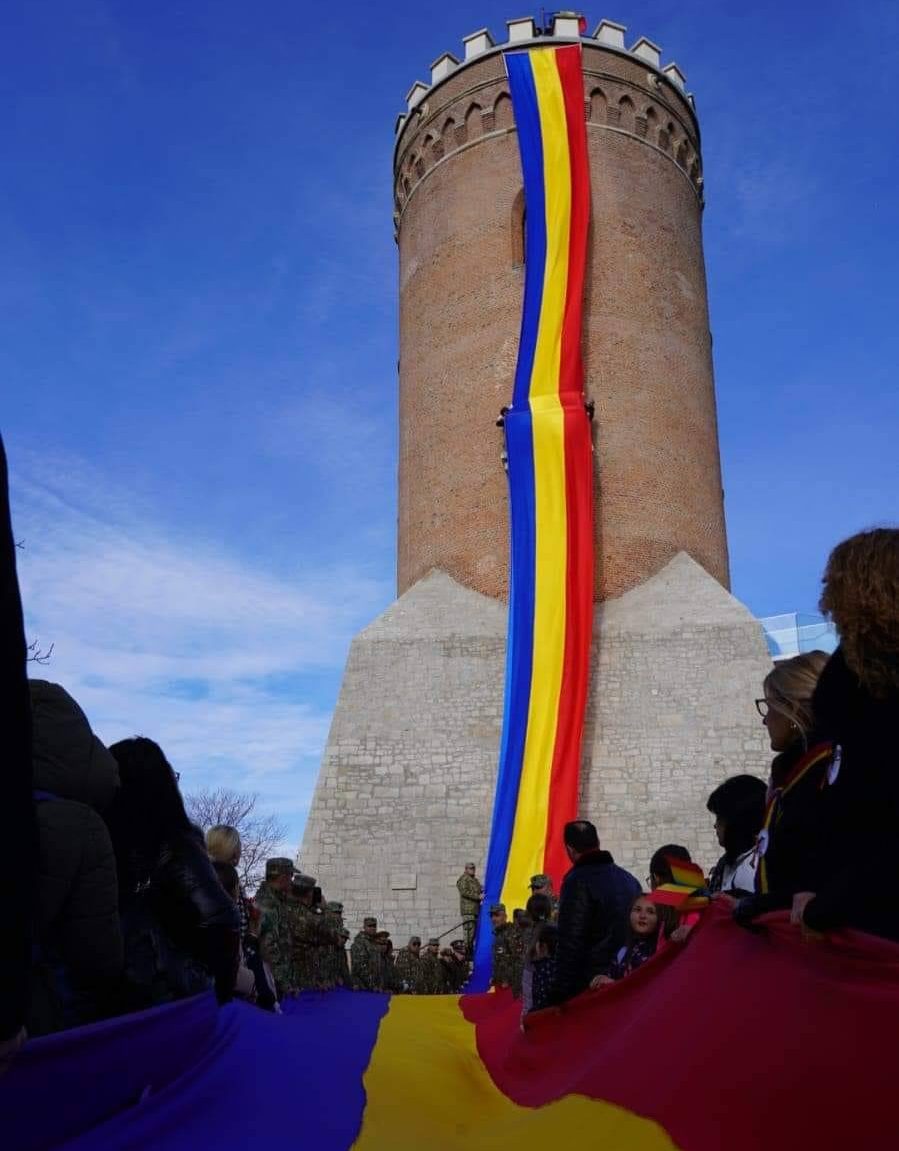 You are currently viewing Marșul Tricolorului, organizat de colectivul Școlii Gimnaziale „Vasile Cîrlova” va însufleți, mâine, municipiul Târgoviște