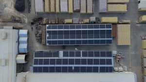 Read more about the article E.ON a finalizat instalarea unei centrale fotovoltaice, o investiție de circa 850.000 de euro, pentru producătorul român Cemacon
