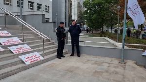 Read more about the article Aproximativ 250 de grefieri din judetele Prahova, Dambovita si Buzau au protestat, în fata Curtii de Apel Ploiesti