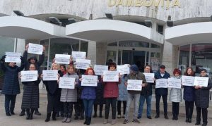 Read more about the article Angajații Direcției Județene de Statistică Dâmbovița, au organizat, astăzi, un protest spontan. Acțiunea va continua și zilele viitoare