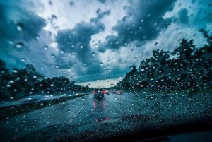 Read more about the article Vezi sfaturile Poliției Rutiere, pentru deplasări în siguranță, în condiții meteorologice dificile