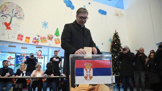 You are currently viewing Serbia: Partidul preşedintelui Aleksandar Vucic  a câștigat aproape jumătate din locurile din parlament