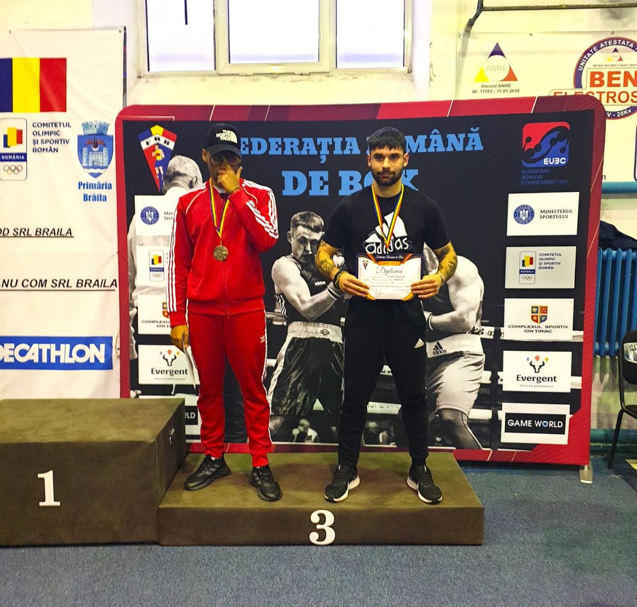 You are currently viewing Pugilistul Alexandru Niculae, de la CS Târgoviște, medaliat cu bronz la Campionatul Național de seniori