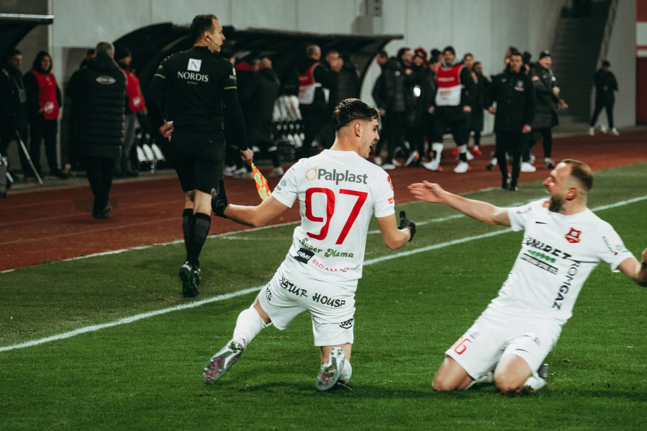 You are currently viewing Dâmbovițeanul Alexandru Jipa, un nou gol în tricoul lui FC Hermannstadt! A ajuns la cota 2 după reușita cu Sepsi Sfântu Gheorghe