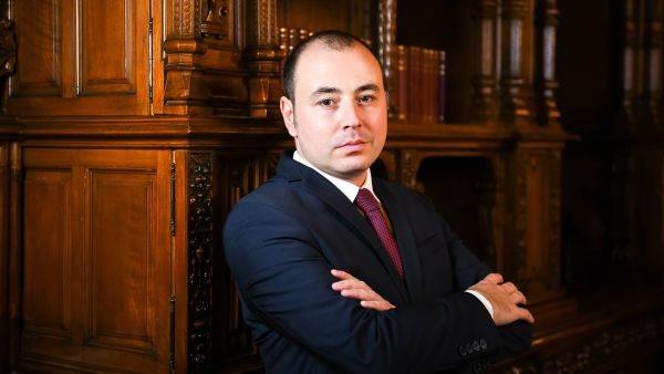 You are currently viewing Ambasadorul României în SUA, invitat la petrecerea de Crăciun organizată de vicepreședintele Kamala Haris