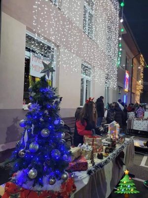 Read more about the article O nouă ediție a Târgului de Crăciun a avut loc, aseară, la Școala Coresi din Târgoviște