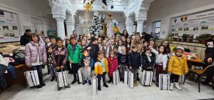 Read more about the article Gest emoționant al unor copii, pentru micii beneficiari ai DGASPC Dâmbovița