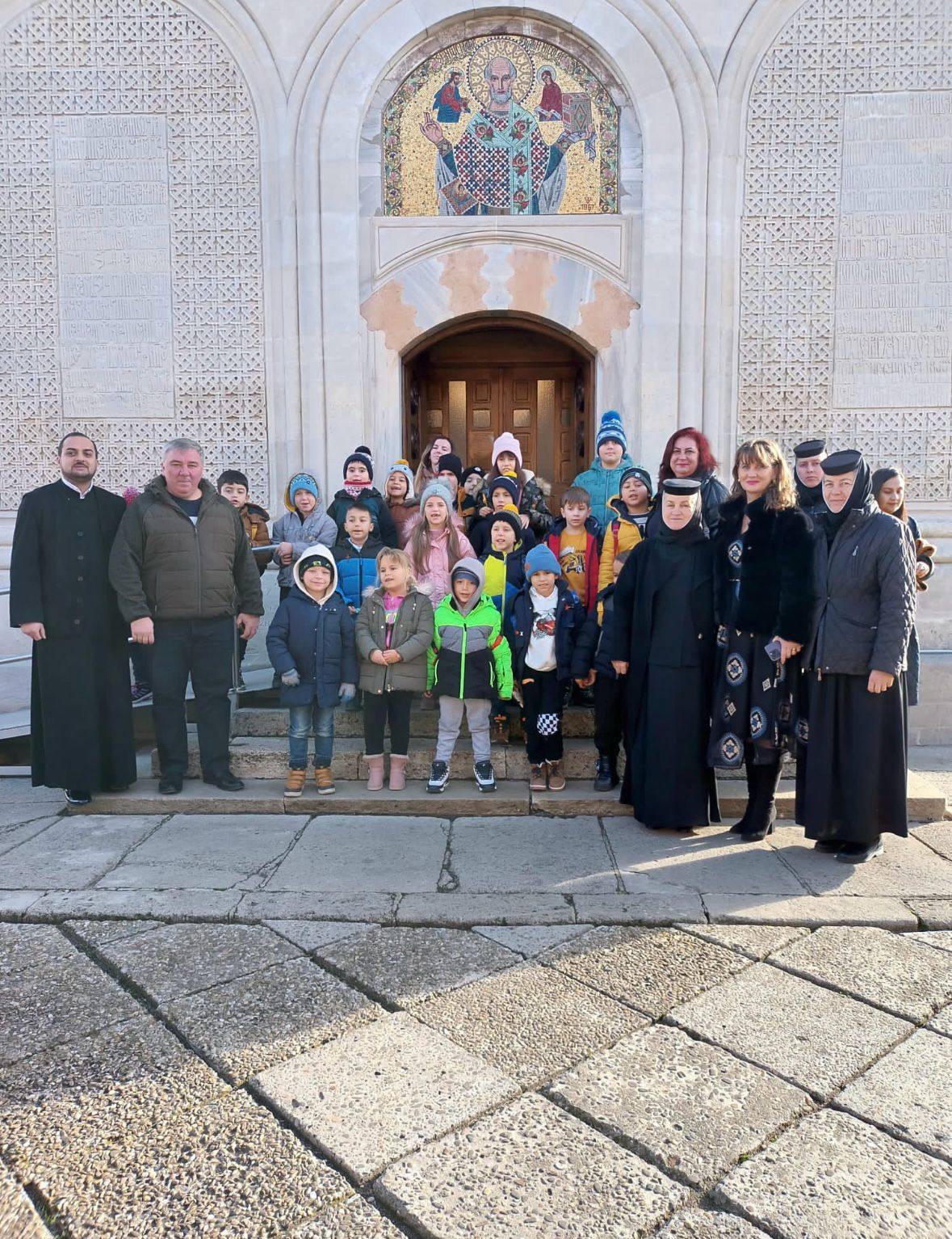 You are currently viewing VIZITE LA MÂNĂSTIRI DIN ARHIEPISCOPIA TÂRGOVIȘTEI ÎN CADRUL SĂPTĂMÂNII ȘCOALA ALTFEL