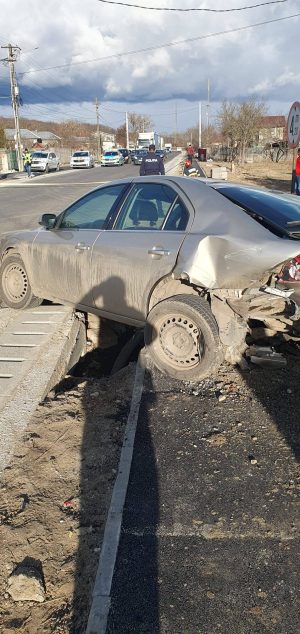 Read more about the article Două persoane au fost rănite într-un accident rutier, la Adânca!