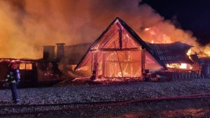 Read more about the article Șeful ISU Prahova și-a dat demisia după incendiul de la Ferma Dacilor