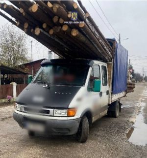 Read more about the article RĂCARI: Dosar penal pentru un bărbat care transporta ilegal lemne!