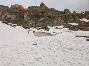 Read more about the article Se menține riscul moderat de avalanșe, în Bucegi